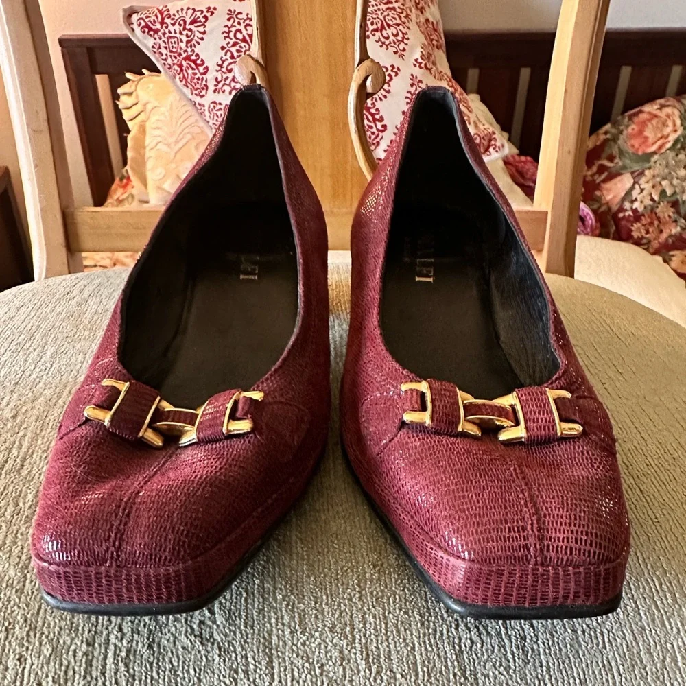 Amalfi by Rangoni size 7.5 burgundy leather flats
